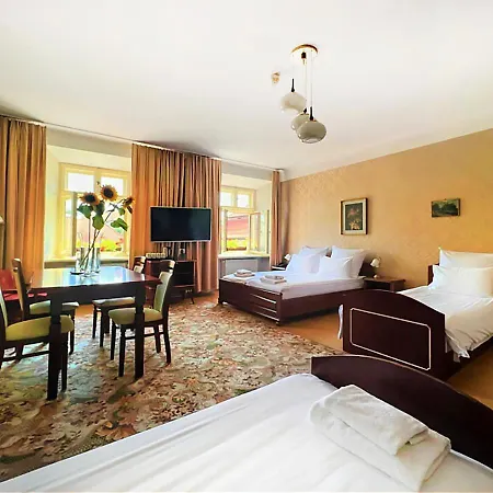 Pollera Hotell